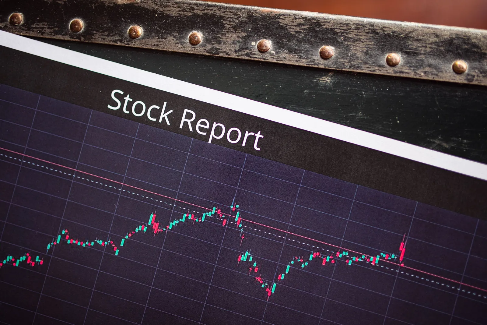 Laporan grafik saham di layar
