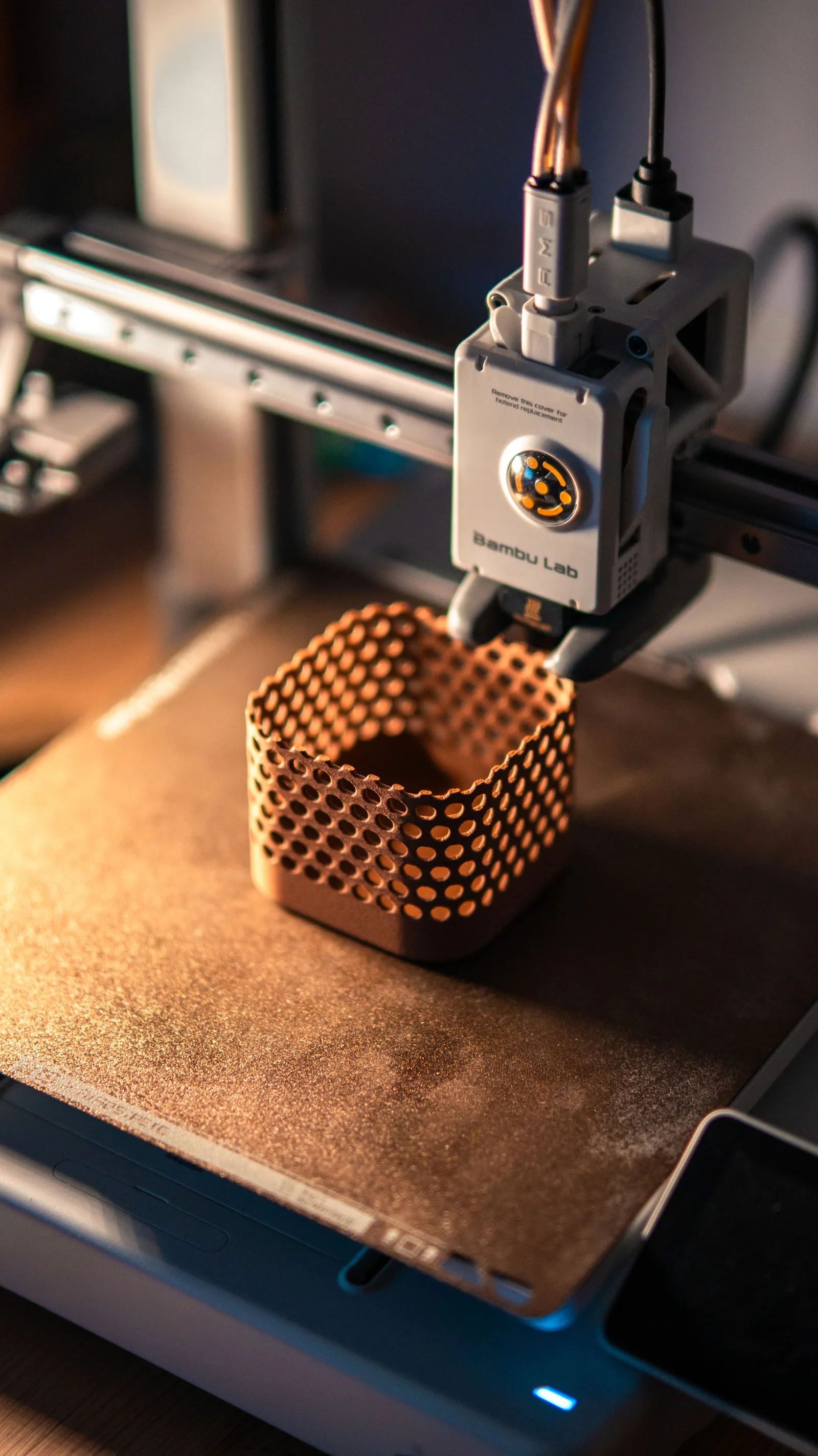 Printer 3D mencetak desain heksagonal