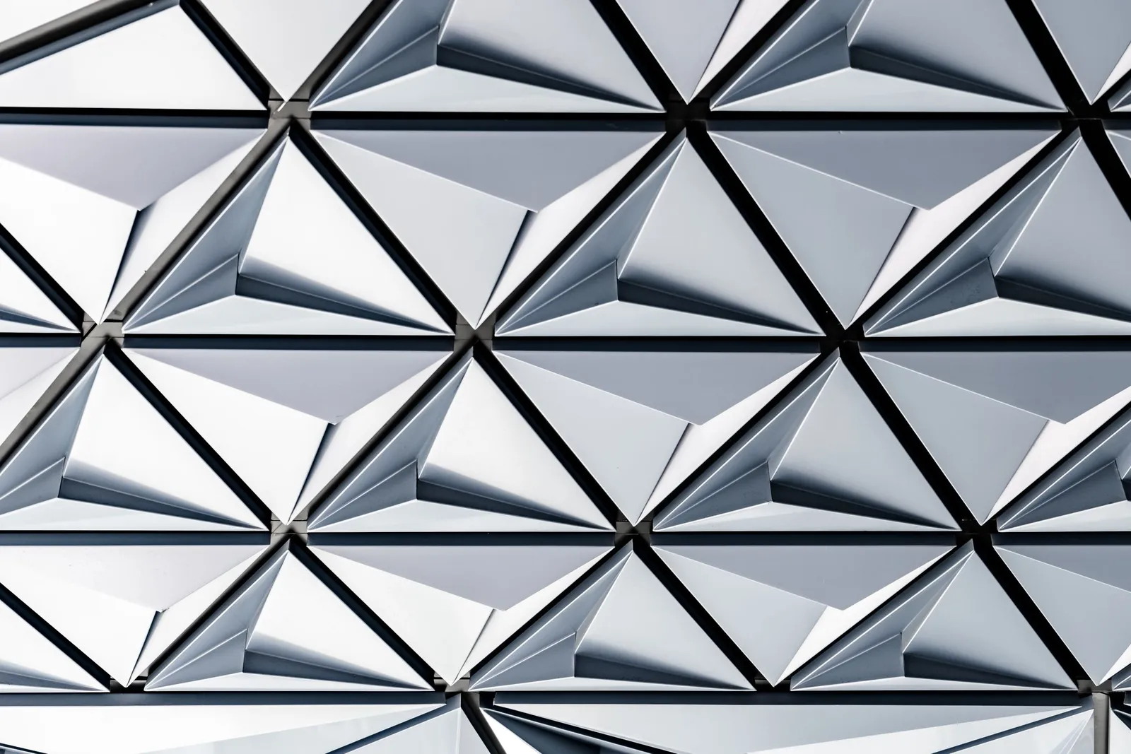 Struktur arsitektur berpola geometris
