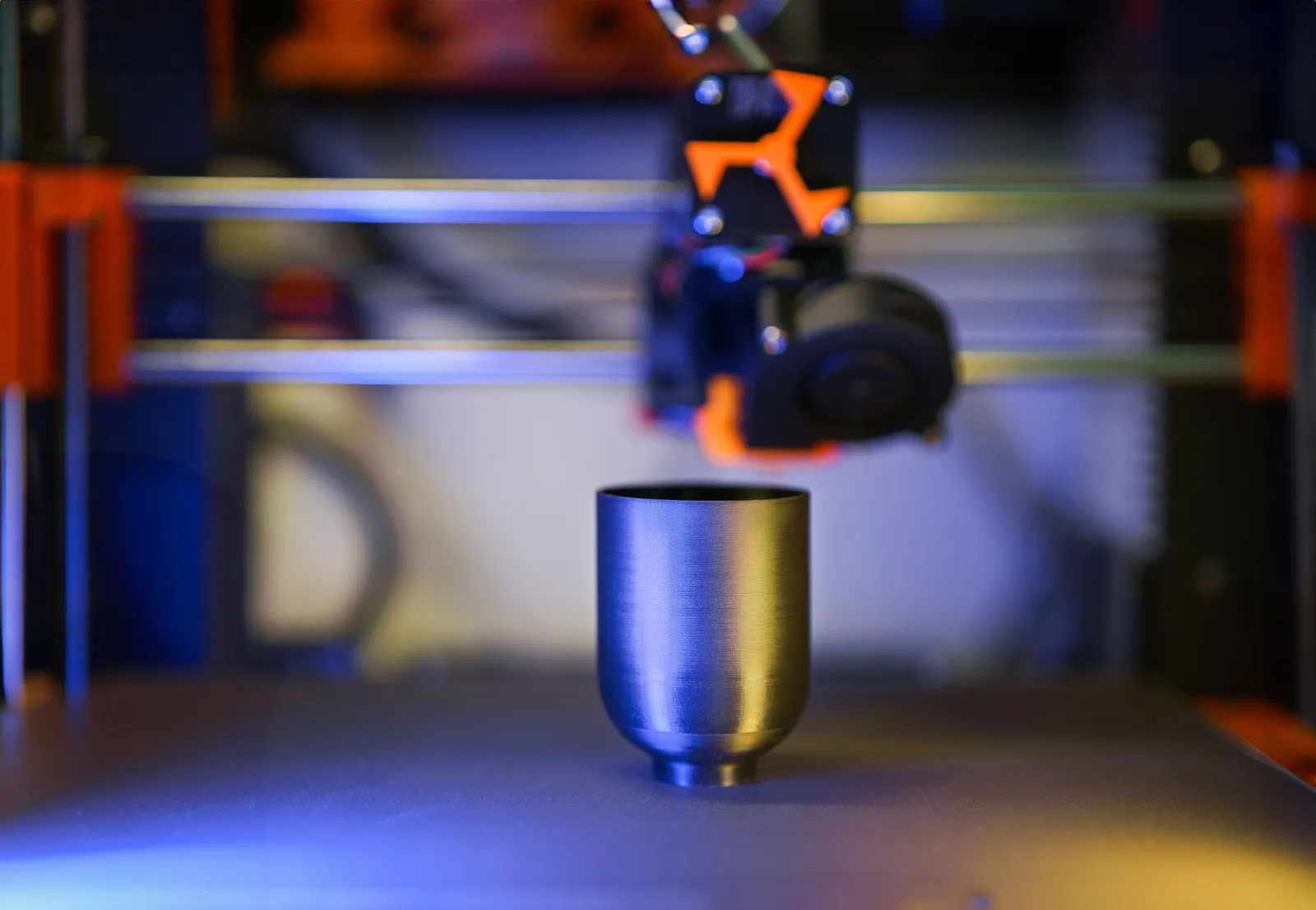 Printer 3D mencetak benda logam
