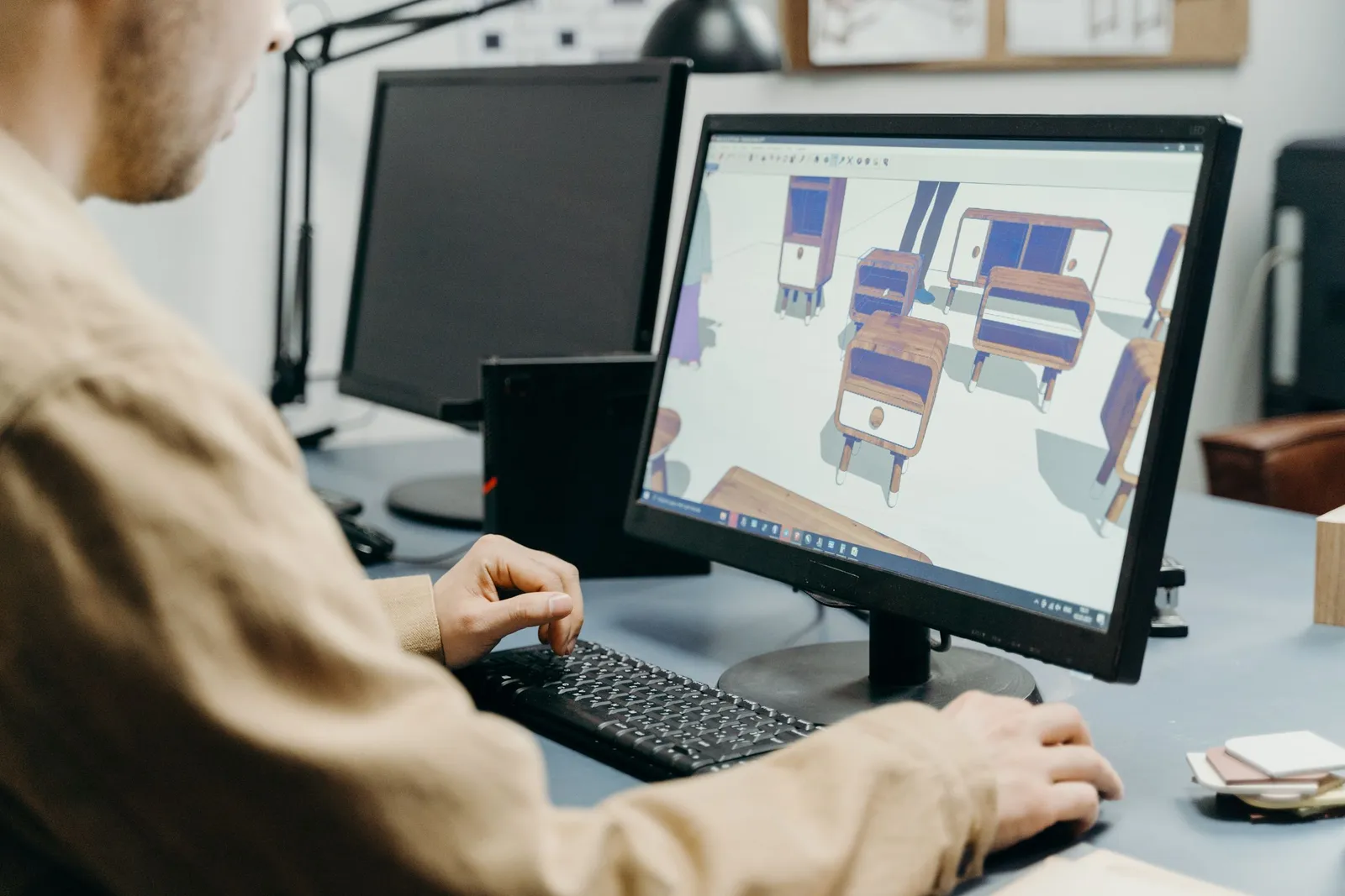 Perancang membuat model 3D di komputer