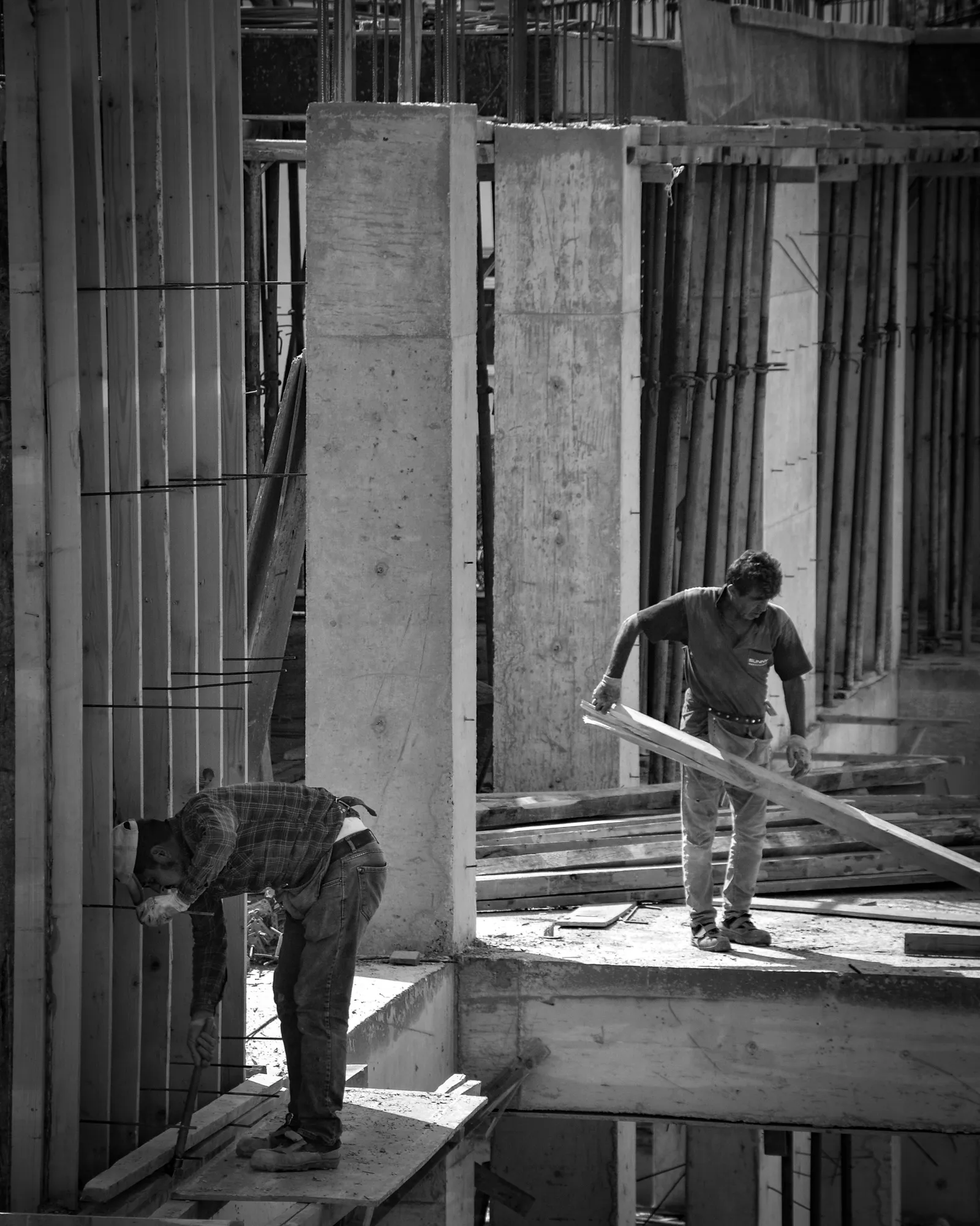 Pekerja konstruksi di lokasi proyek