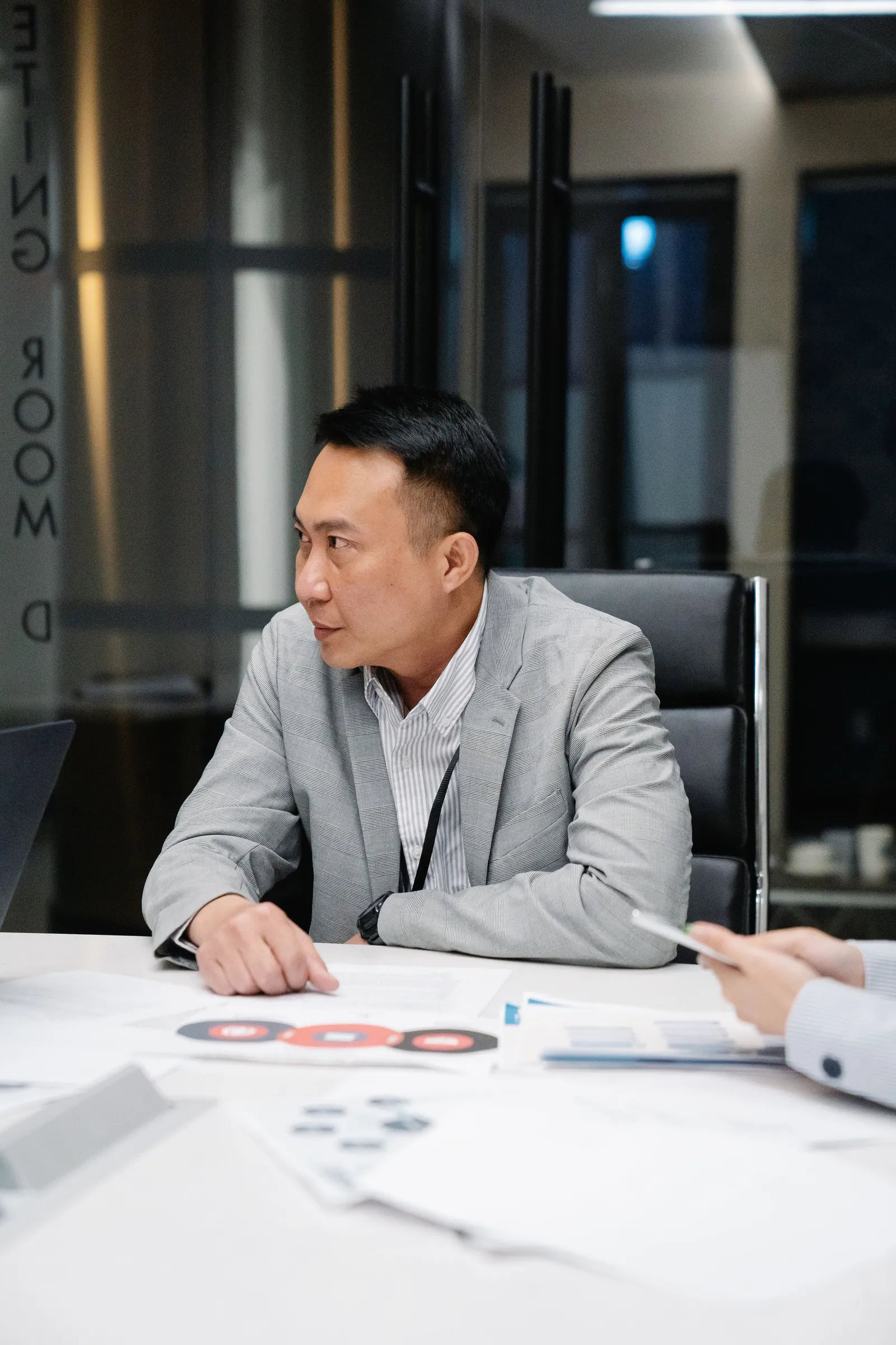 Pengusaha dalam rapat di kantor
